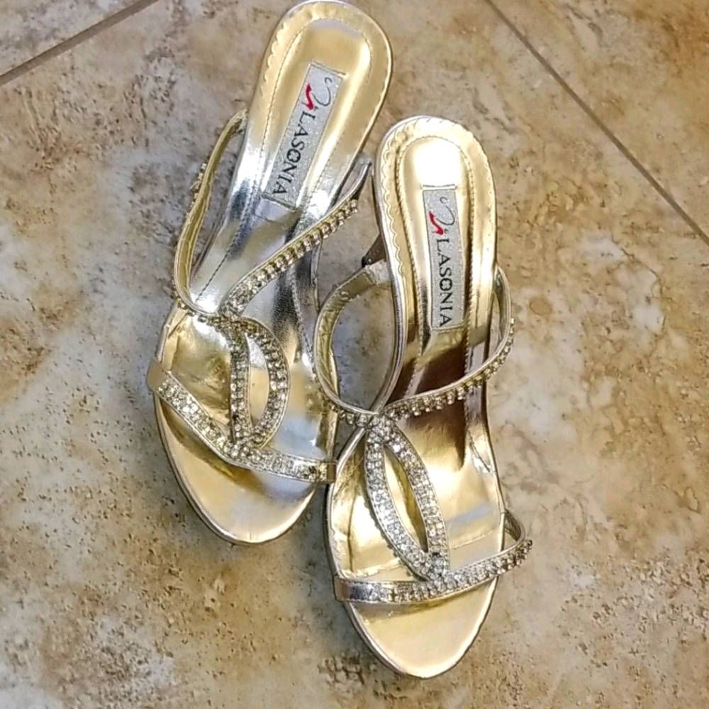 Women's strapless heels